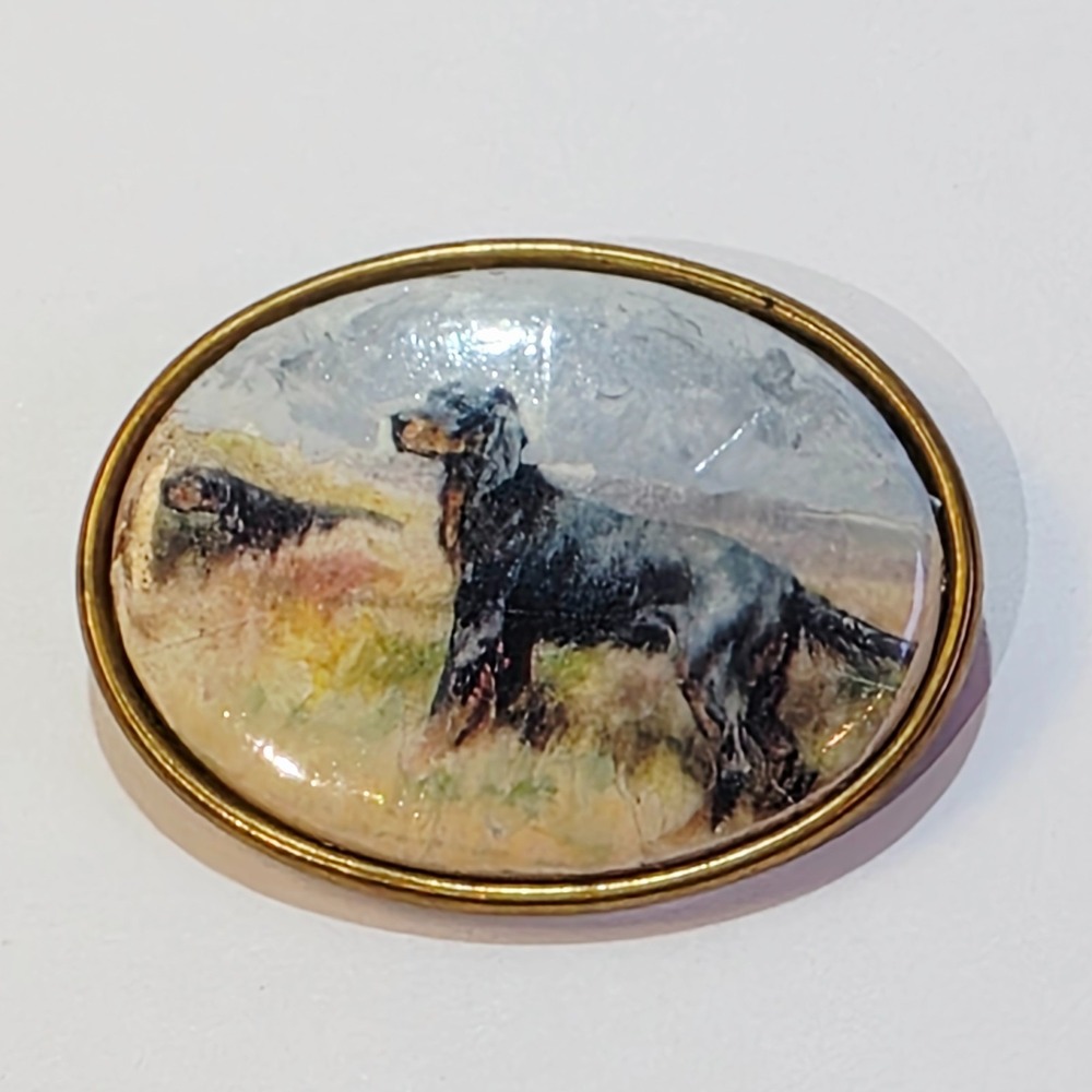 Vintage Gold Tone Painted Pointer Dog Porcelain Oval Brooch Pin Hunting